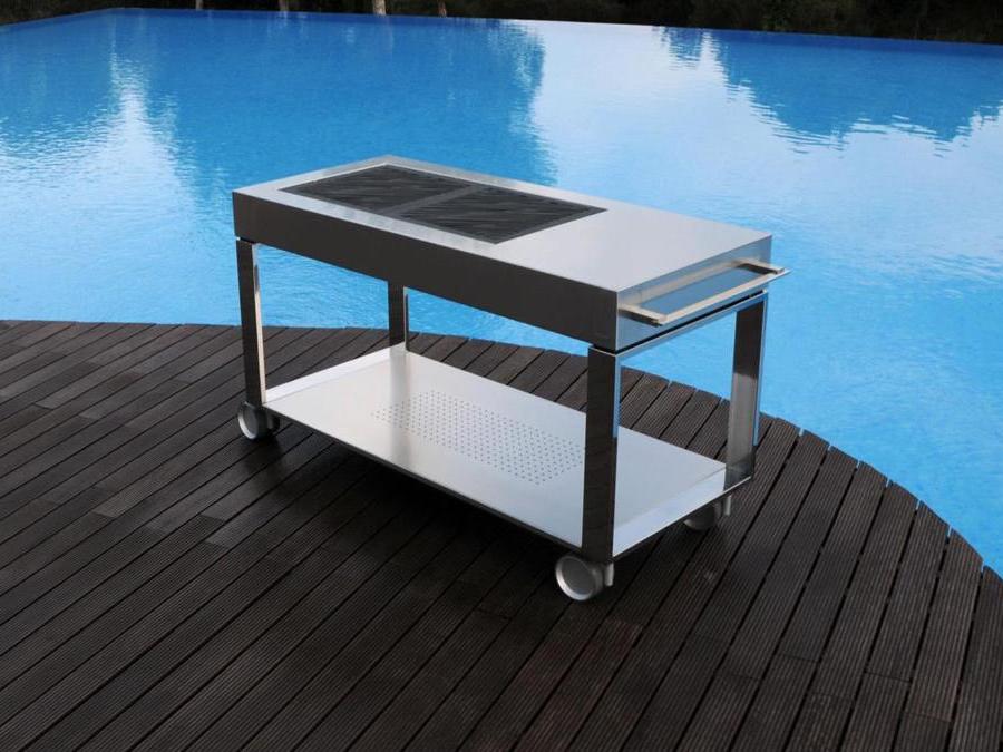 Fesfoc, Tacora e Krakatoa (quello a muro), barbecue di design minimalista elegante, in acciaio inox, griglia in inox con finitura in acciaio satinato; molto facile la pulizia; sono disponibili moduli da 1, 2 e 3 griglie e con diversi accessori. Sono previsti contenitori per la paella e altri speciali piatti spagnoli